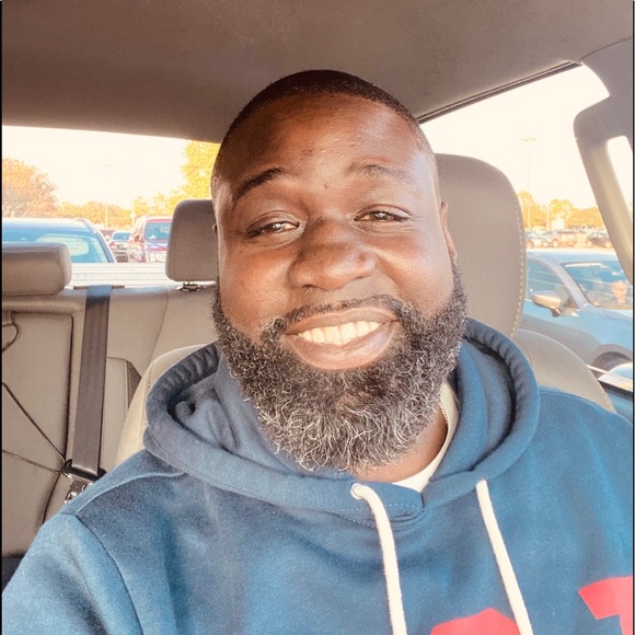 Profile Picture of Richard L. (@rlun82) on Poshmark
