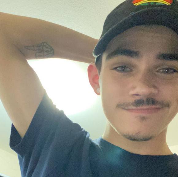 Profile Picture of Daniel Simons (@dj0707468) on Poshmark