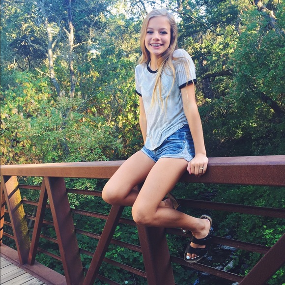 Profile Picture of Alyvia Pryor (@alyviagrace) on Poshmark