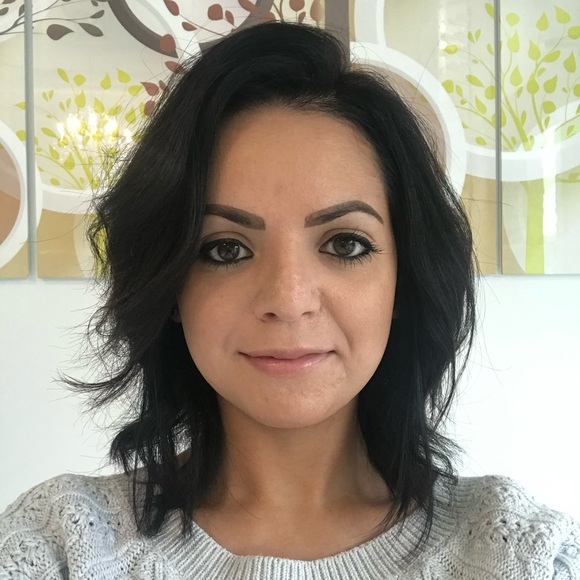 Profile Picture of Renata Genest (@renata_genest) on Poshmark