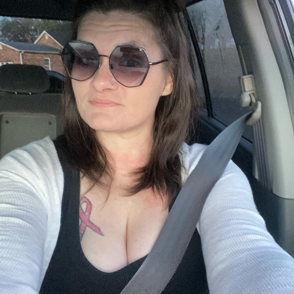 Profile Picture of Kimberly Wareing (@kimsohill86) on Poshmark