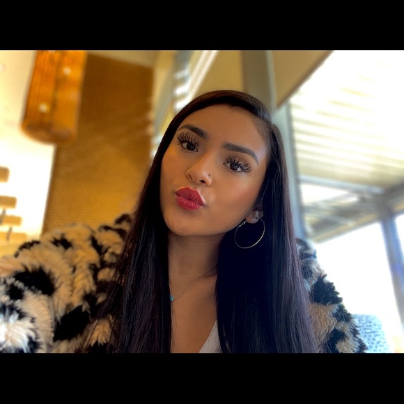 Profile Picture of Tara Ramos (@tara_ramos99) on Poshmark