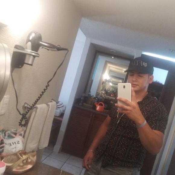 Profile Picture of Fernando Patiño (@fernandopati574) on Poshmark