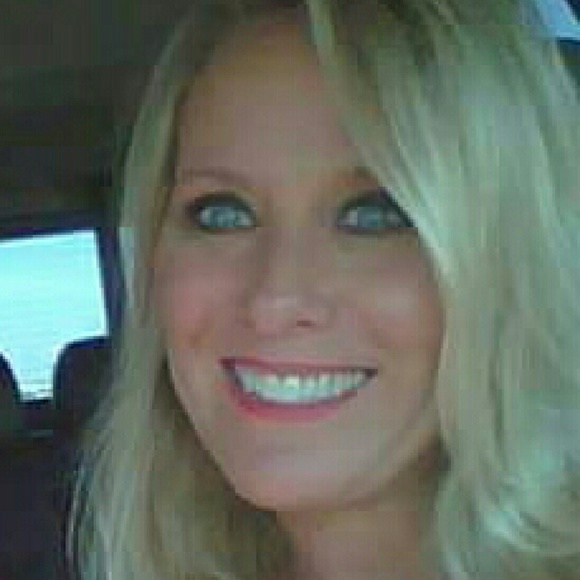 Profile Picture of Stephnie Measimer (@luvtwin5) on Poshmark