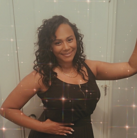 Profile Picture of Neysa Torres-bent (@neysa15) on Poshmark