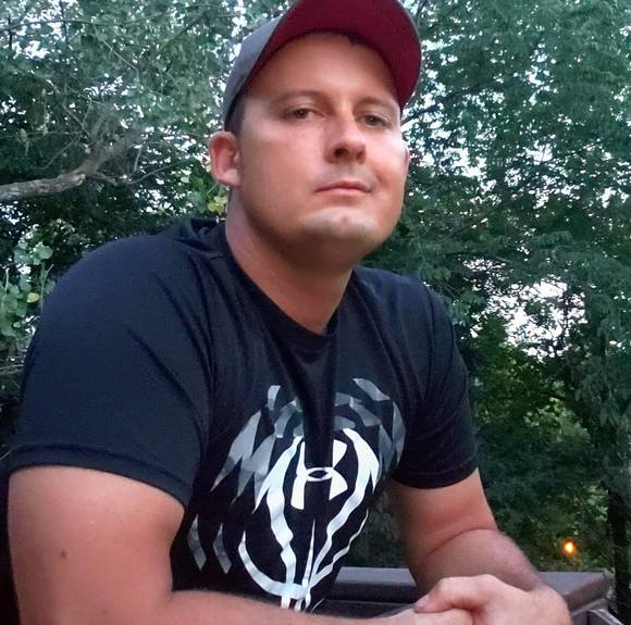 Profile Picture of Brad Ramsey (@brad7975) on Poshmark