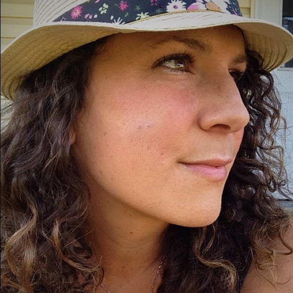 Profile Picture of Meg Auchenbach (@mauchenbach) on Poshmark