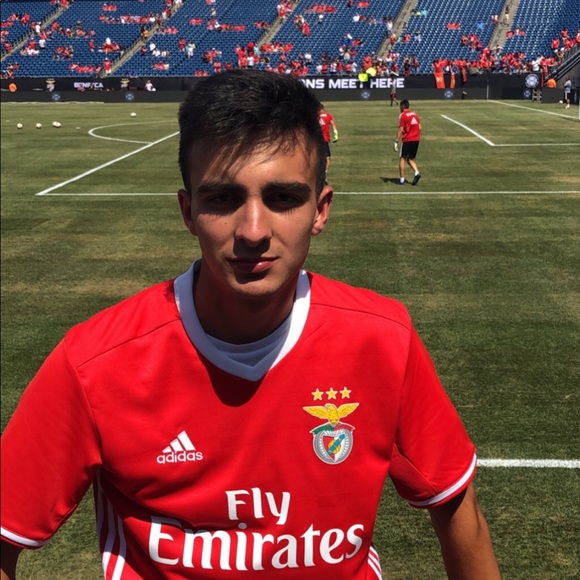 Profile Picture of Jason Fernandes (@jasonfernandes8) on Poshmark