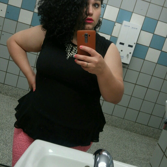Profile Picture of Veronica Shloss (@shloss) on Poshmark