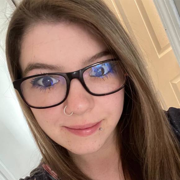 Profile Picture of Sam Schopff richardson (@lil_schopff) on Poshmark