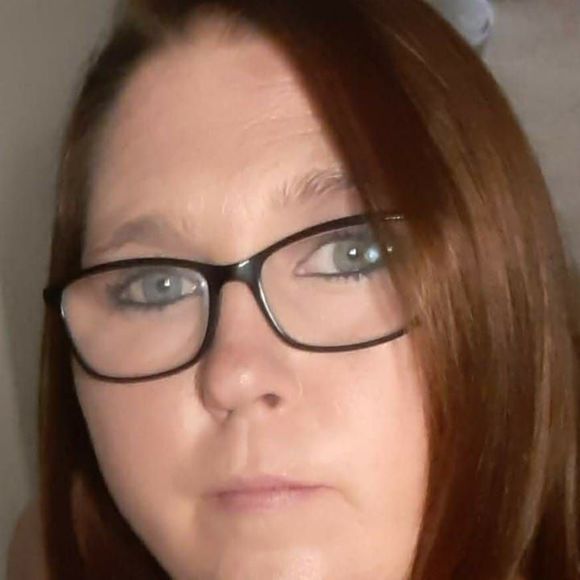 Profile Picture of Crystal Graves (@crystalggraves) on Poshmark