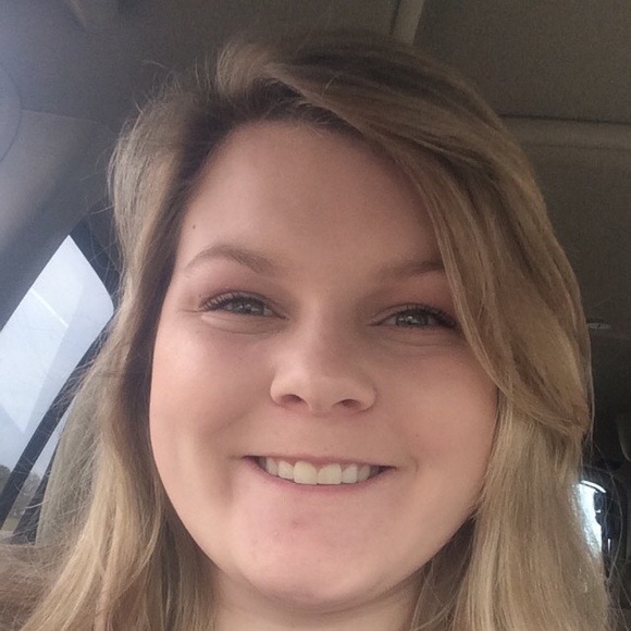 Profile Picture of Carson lea Swink (@carsonlswink) on Poshmark