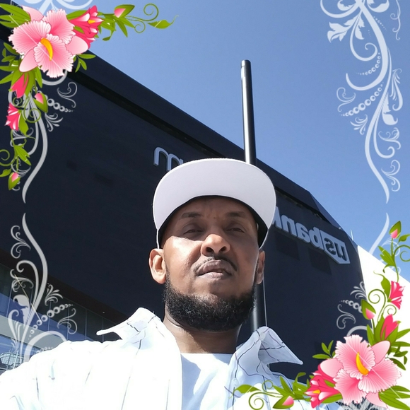Profile Picture of Ali omar Mahamed (@amahamed) on Poshmark