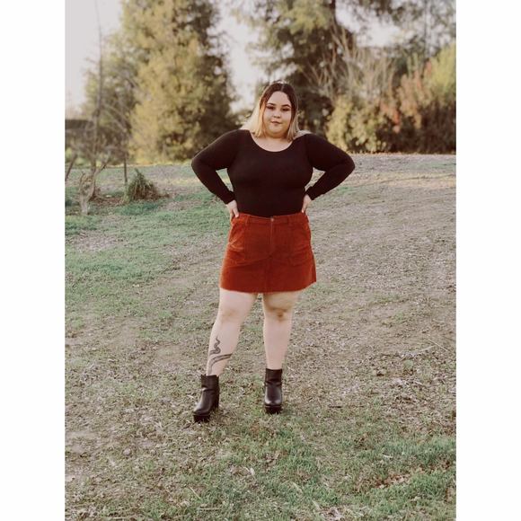 Profile Picture of Yazmin Castillo (@yayis_2301) on Poshmark