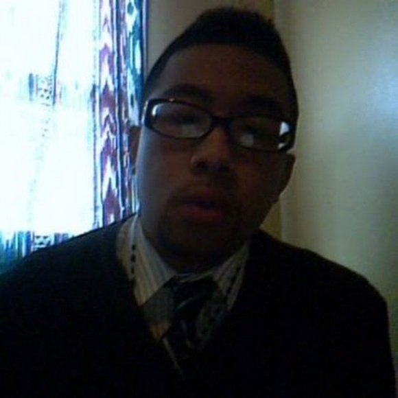 Profile Picture of James Chua (@chizzua) on Poshmark