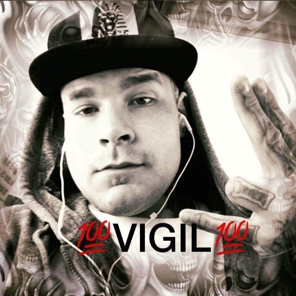 Profile Picture of Alex Vigil (@alexvigil104) on Poshmark