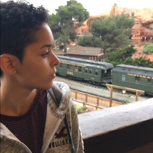 Profile Picture of Katelynn Barberena (@katelynn0324) on Poshmark