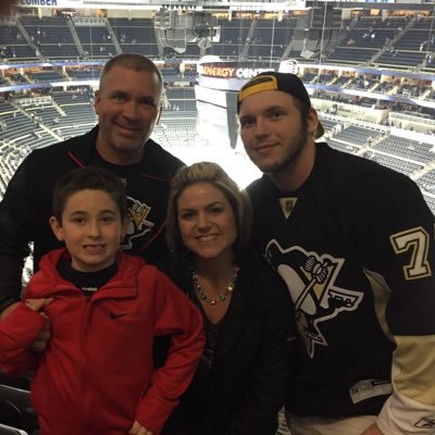 Profile Picture of Bobbi Downs (@1bobbidowns) on Twitter