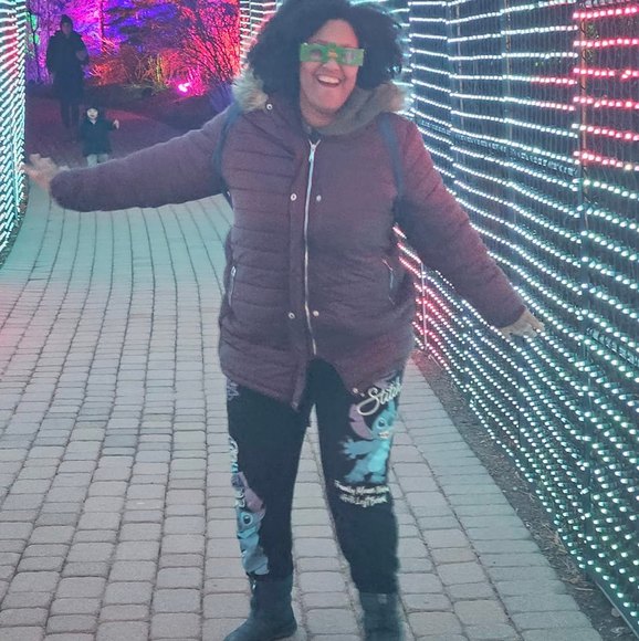 Iesha liana Risenmay - Poshmark Profile Picture of Iesha liana Risenmay (@irisenmay) on Poshmark