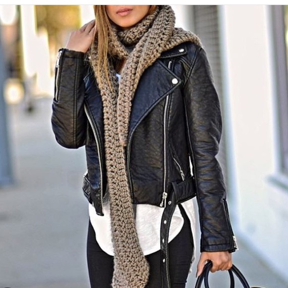 Profile Picture of Claudia Rodriguez (@clarod90) on Poshmark