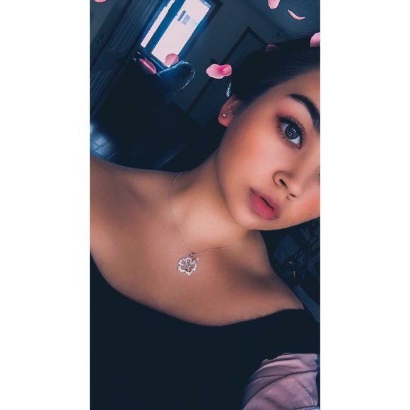 Profile Picture of Bianca Escobar (@biancaescobar16) on Poshmark