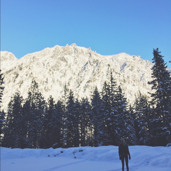 Profile Picture of Rheanon Richards (@rheanonr) on Poshmark