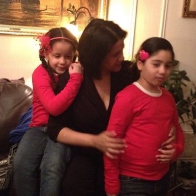 Profile Picture of Lisa Castellanos (@TwinmomLisaLove) on Twitter