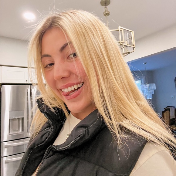 Profile Picture of Kylee Lukes (@lukeskylee) on Poshmark