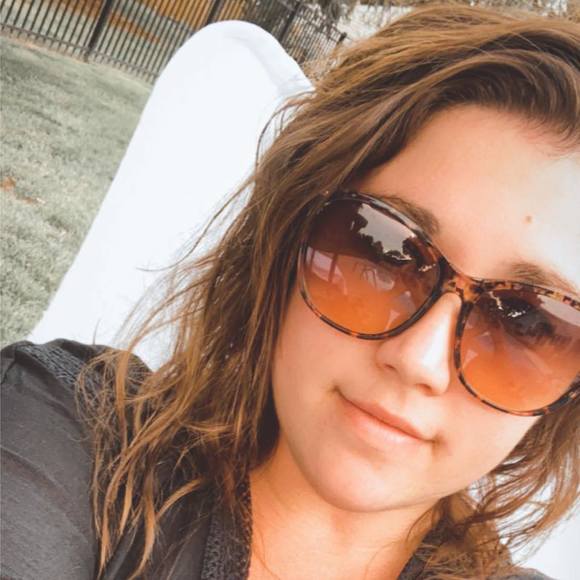 Profile Picture of Cierra Vandesande (@vandesande568) on Poshmark