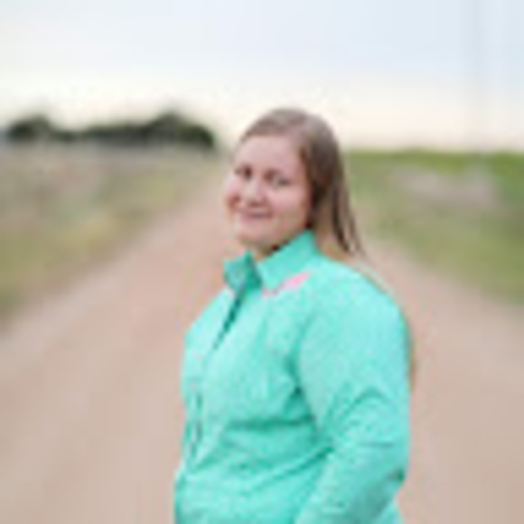 Profile Picture of Grace Schneider (@gschneid248) on Poshmark