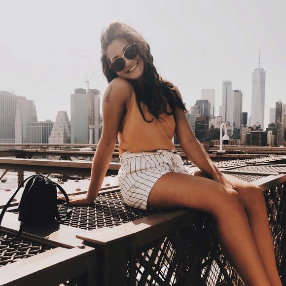 Profile Picture of Mariclare Miller (@mariclaremiller) on Poshmark