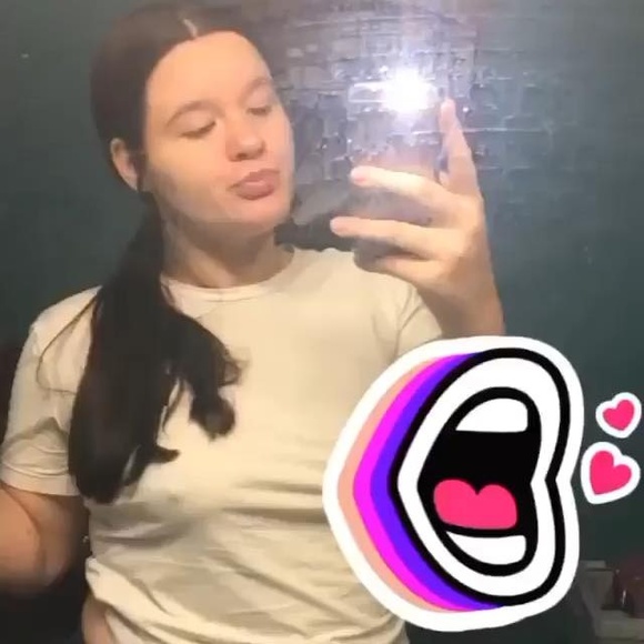 Profile Picture of Haley Kuhn (@smhhhh) on Poshmark