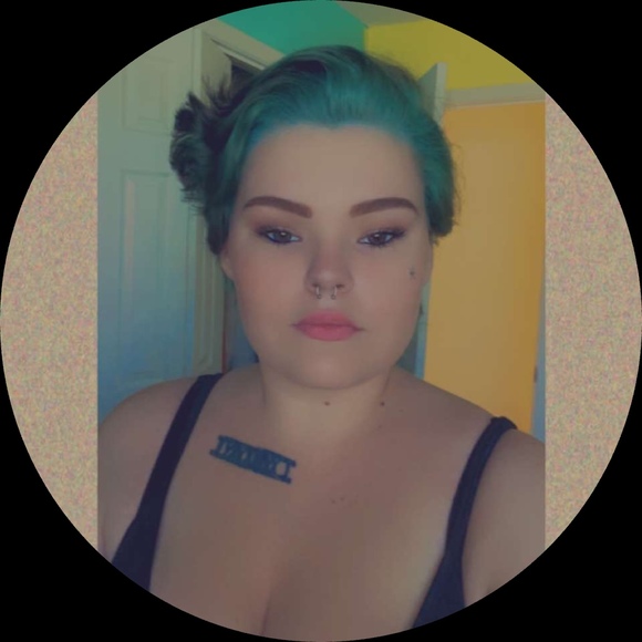 Profile Picture of Brie Mattheus (@briemattheus) on Poshmark