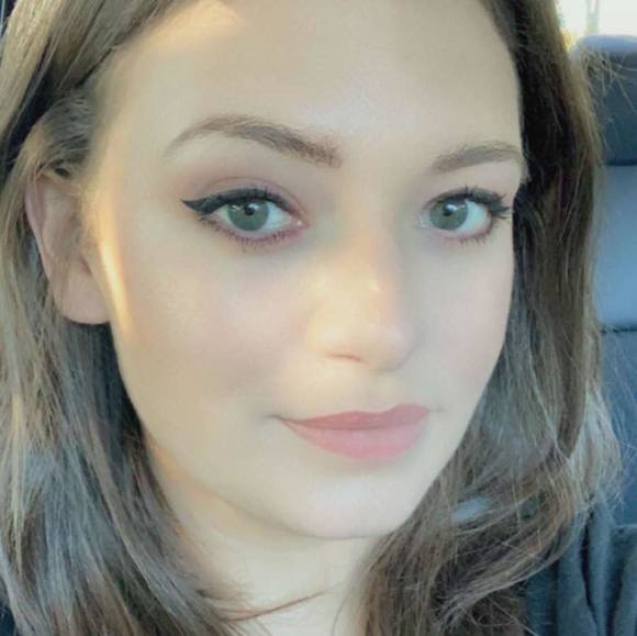 Profile Picture of Rachel Dousharm (@raedousharm) on Poshmark