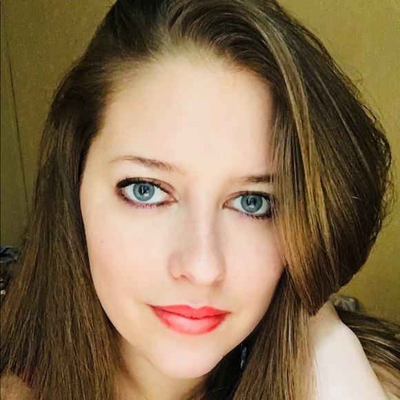 Profile Picture of Elaina Stewart (@elaina_stewart) on Poshmark