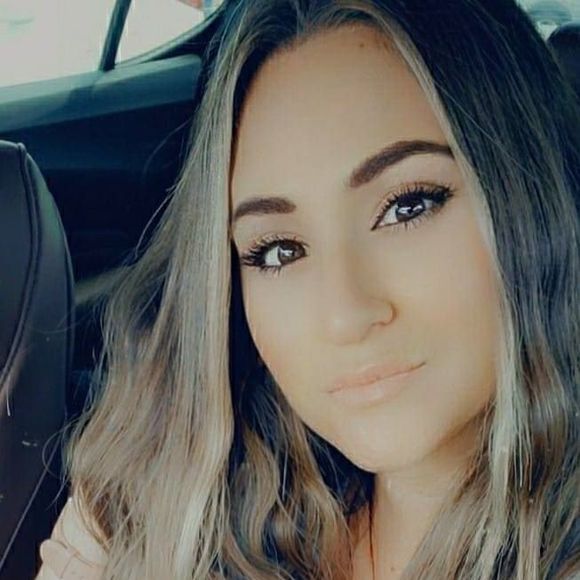 Profile Picture of Kelli Tombros (@ktombros) on Poshmark