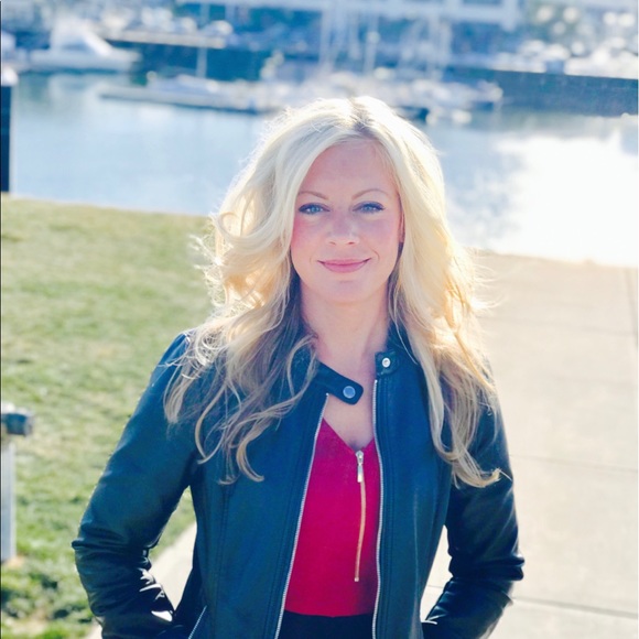 Profile Picture of Calla Schrull (@callarose1) on Poshmark