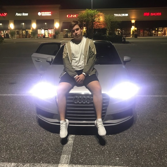 Profile Picture of Ryan Silva (@sryan0572) on Poshmark