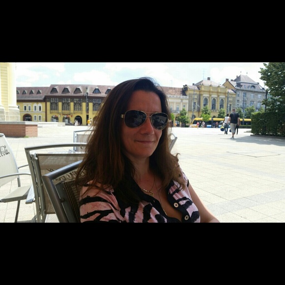 Profile Picture of Viktoria Kazsamer (@vikuci77) on Poshmark