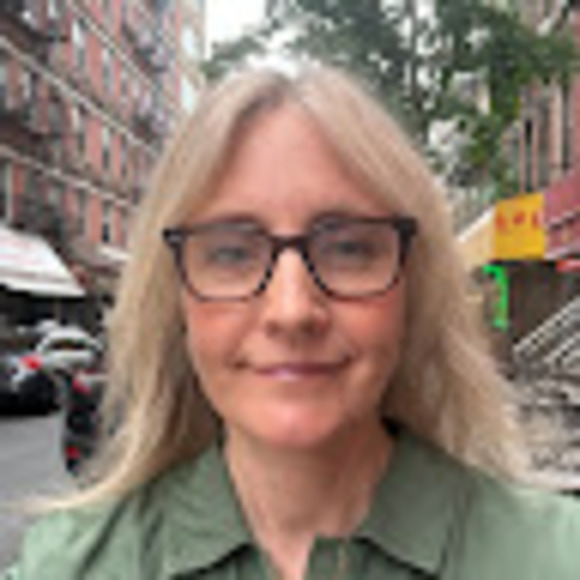 Profile Picture of Rebecca Esler (@rebeccaesler556) on Poshmark