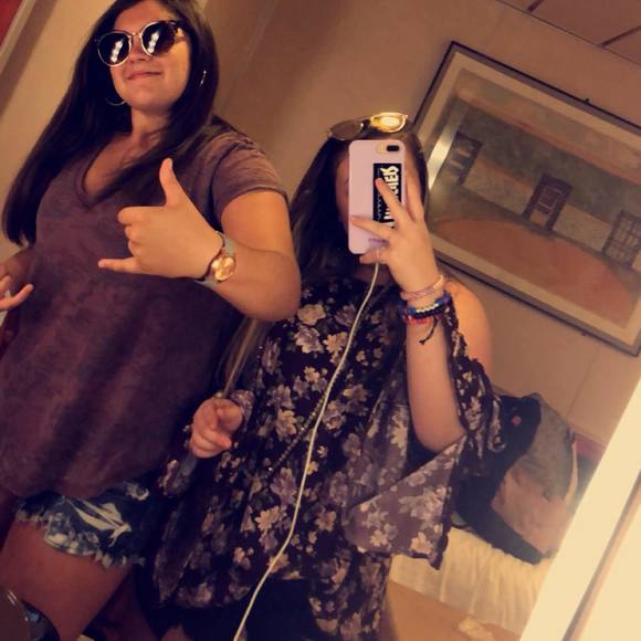 Profile Picture of Kaitlyn Leoffler (@kleoffler) on Poshmark