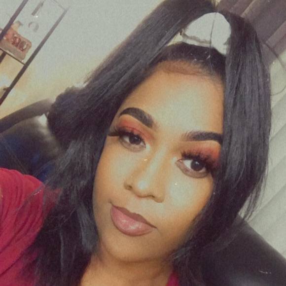 Profile Picture of Bianca Benton (@biancabenton) on Poshmark