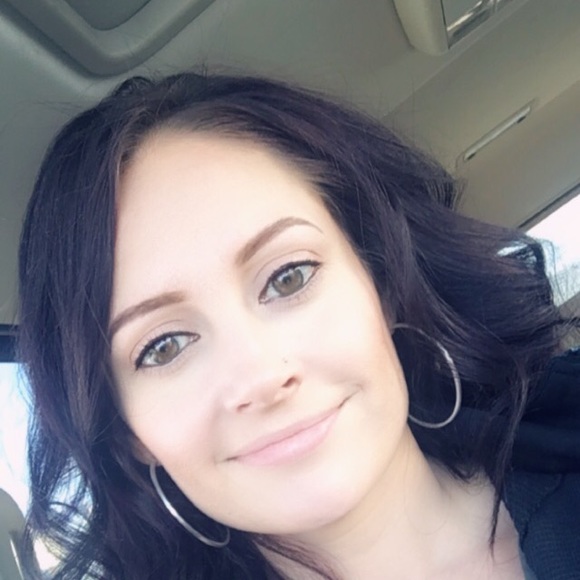 Profile Picture of Amber Wise (@ladywiseguy) on Poshmark