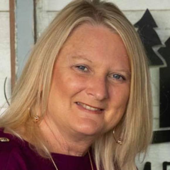Profile Picture of Joyce Knierim (@jknierim) on Poshmark