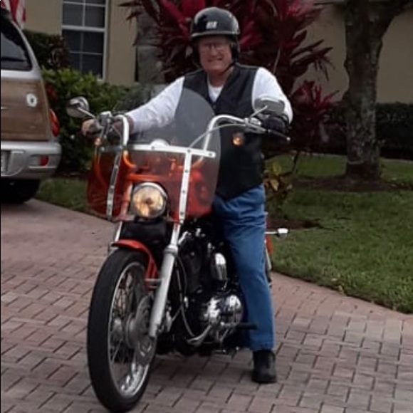 Profile Picture of Charles Gazarek (@charlesgazarek) on Poshmark