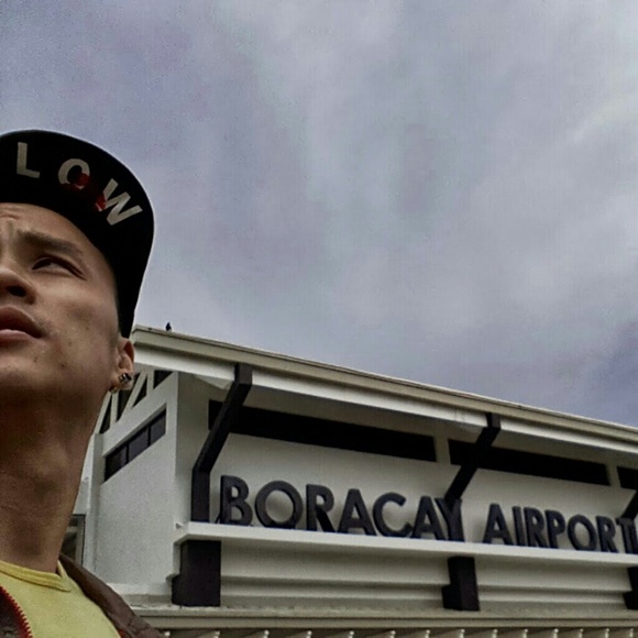 Profile Picture of Vincent Lu (@lugistics) on Poshmark