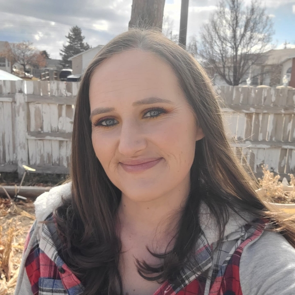 Profile Picture of Patti Hanigan (@buythat) on Poshmark