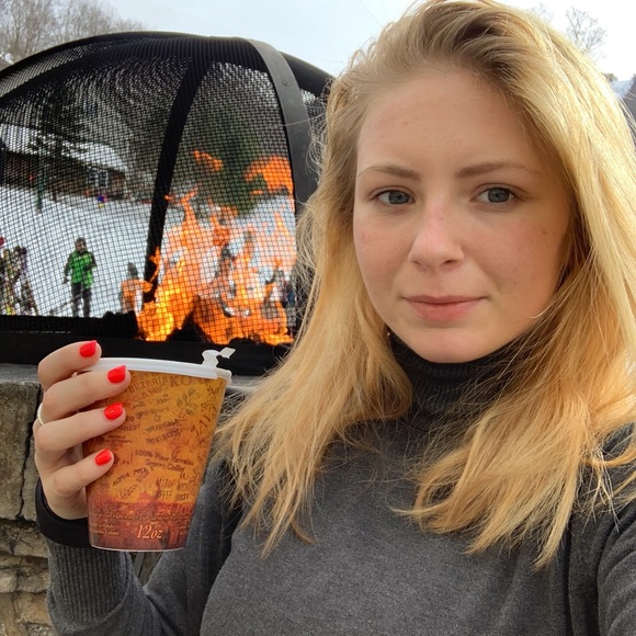 Profile Picture of Alexandra Cristello (@alex_rae306) on Poshmark