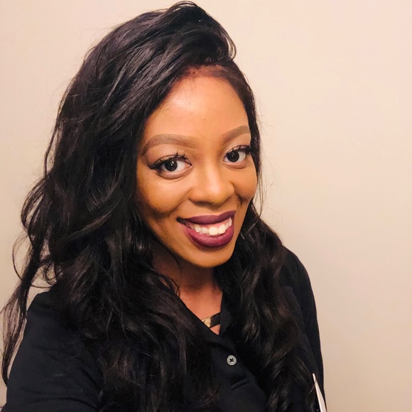 Profile Picture of Janell Featherstone (@thebougeeone) on Poshmark