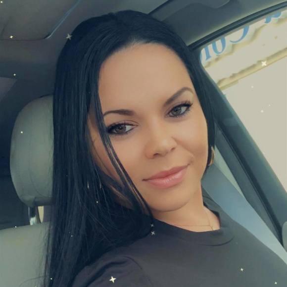 Profile Picture of Yanet Yanet (@yanetyanet) on Poshmark